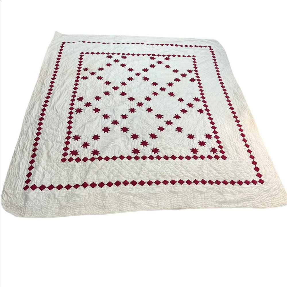 VINTAGE QUILT RED AND WHITE STAR DIAMOND DESIGN REVERSIBLE TO STRIPE! KING SIZE